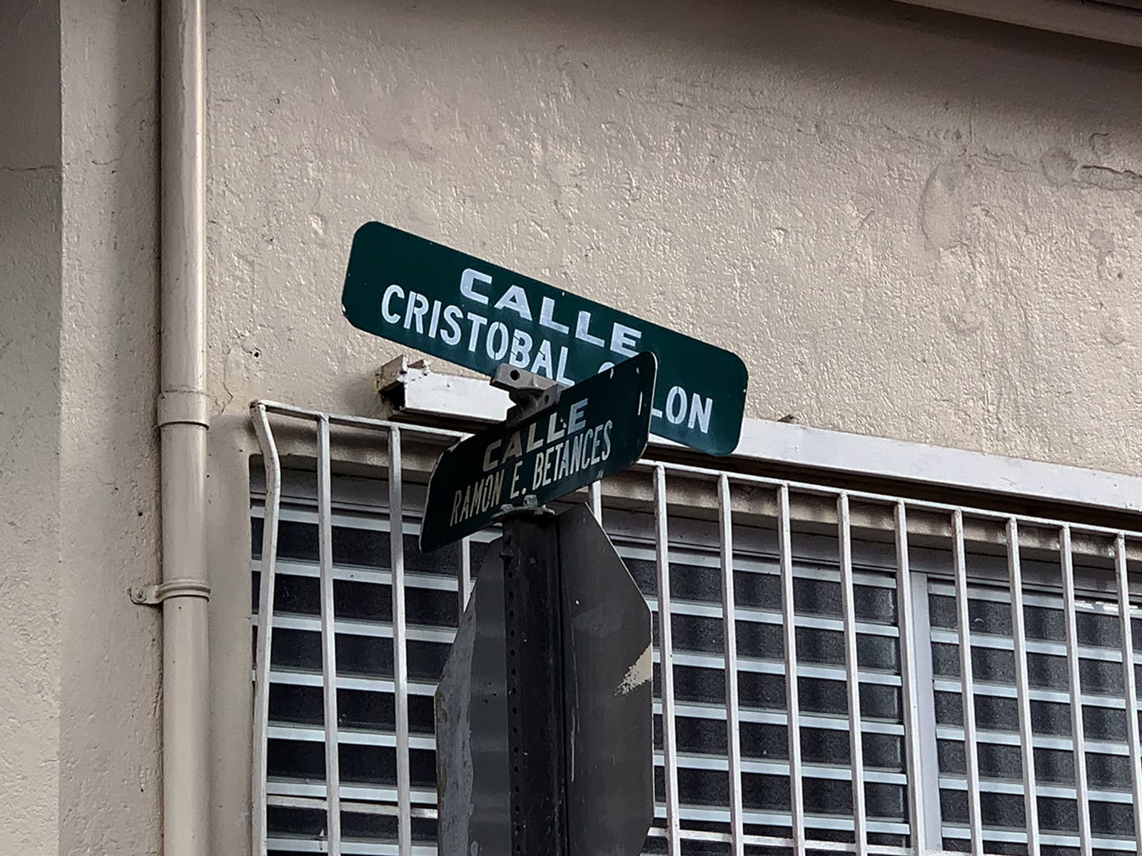 Esquina Calle Cristóbal Colón y Calle Ramón E. Betances, Utuado